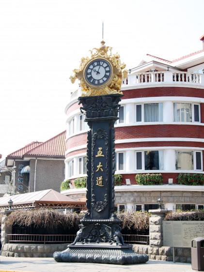 Landmark post clock