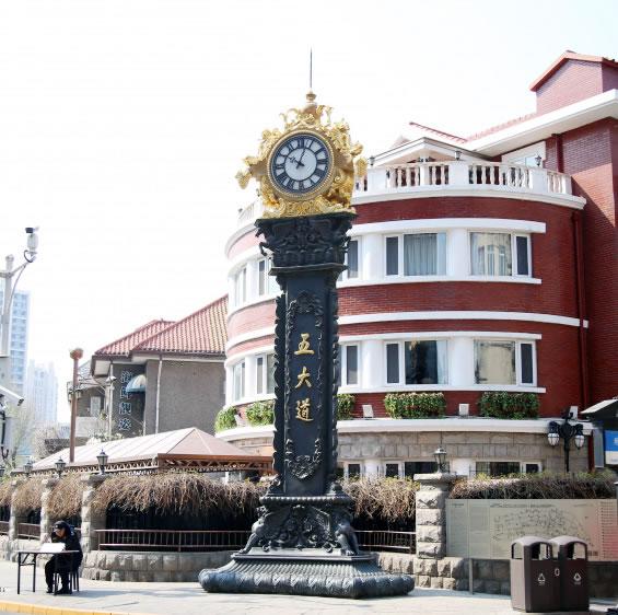 Landmark post clock